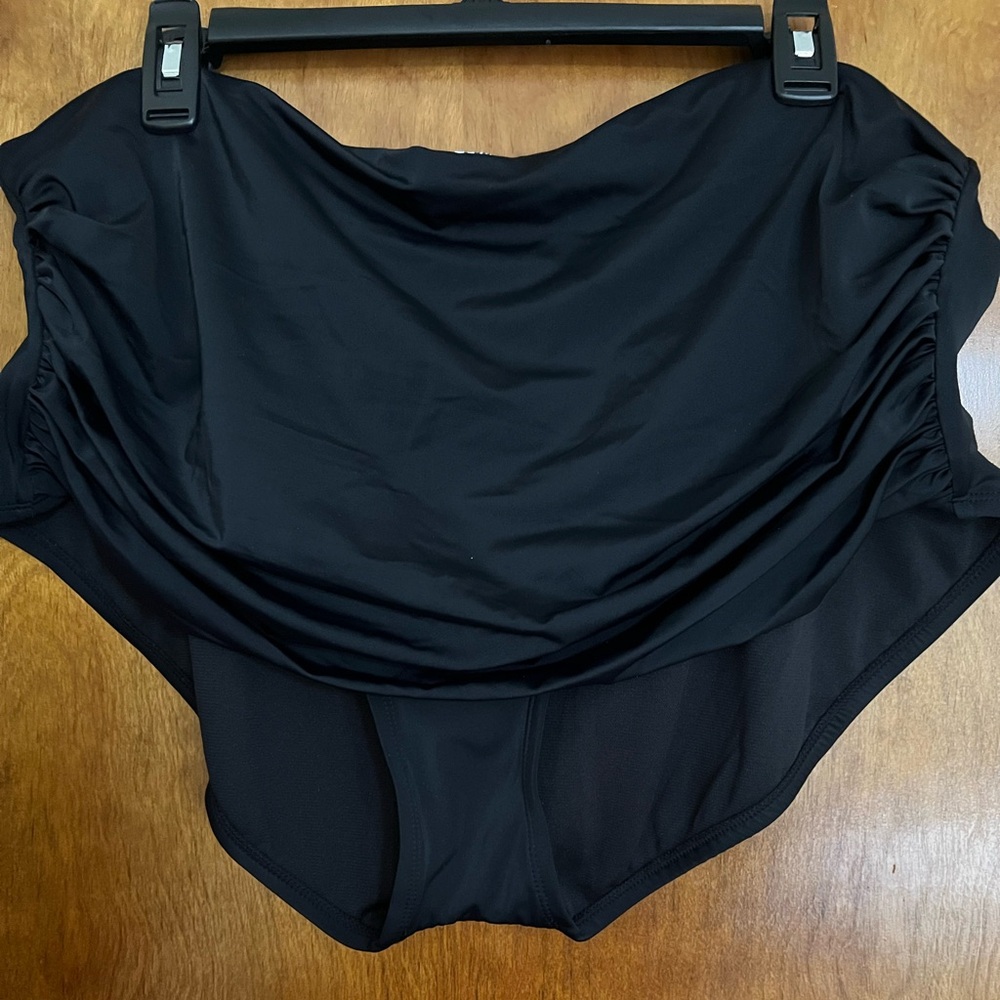 EVRI swim black bottom size 2x.